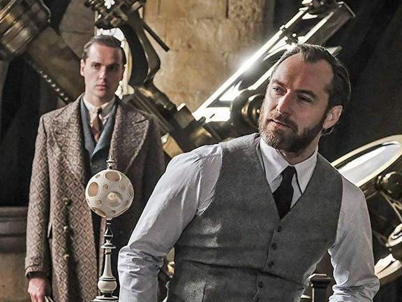 Phap su 'my nam' Dumbledore co dong tinh trong 'Fantastic Beasts'? hinh anh