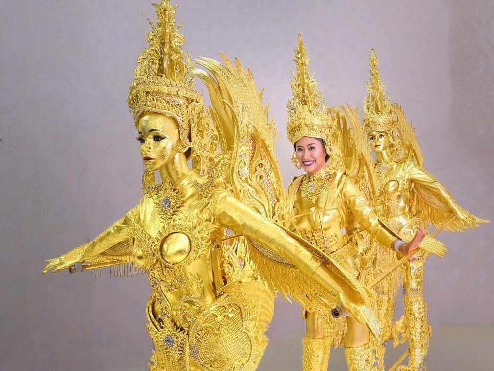 Hoa hau Lao dien trang phuc dan toc ky di tai Hoa hau Hoan vu 2018 hinh anh