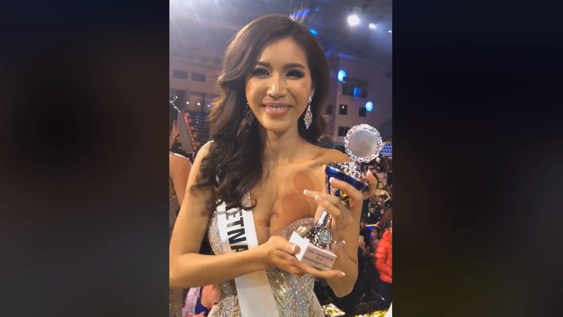 Minh Tu khoc va noi: 'Antifan ghet toi nhung lam toi manh me hon' hinh anh