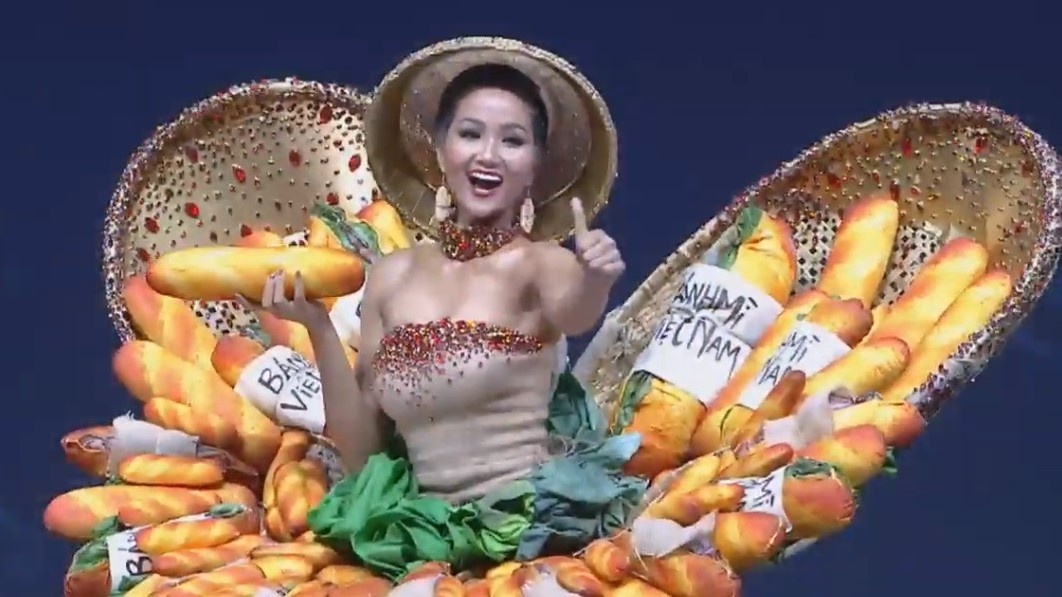 H'Hen Nie rang ro trinh dien vay banh mi o Hoa hau Hoan vu 2018 hinh anh