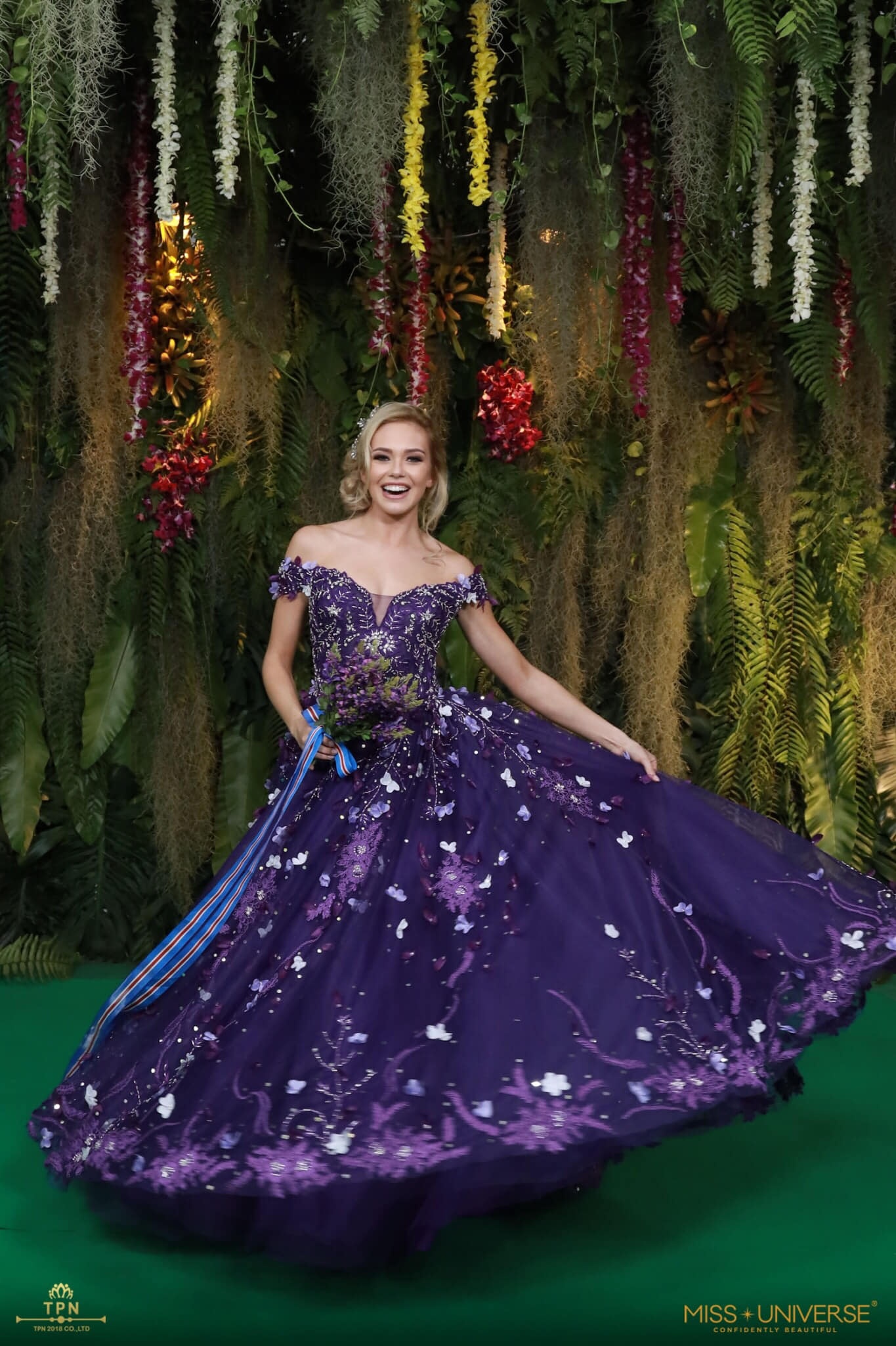 Hen trình diễn hoa hậu hoàn vũ ảnh 7 Hen trinh dien hoa hau hoan vu anh 7