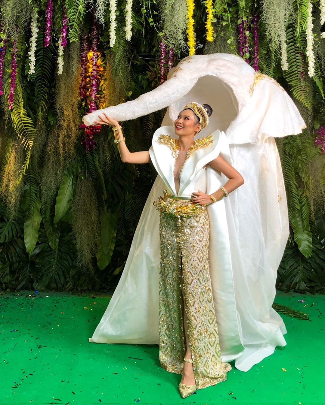 Hen trình diễn hoa hậu hoàn vũ ảnh 3 Hen trinh dien hoa hau hoan vu anh 3