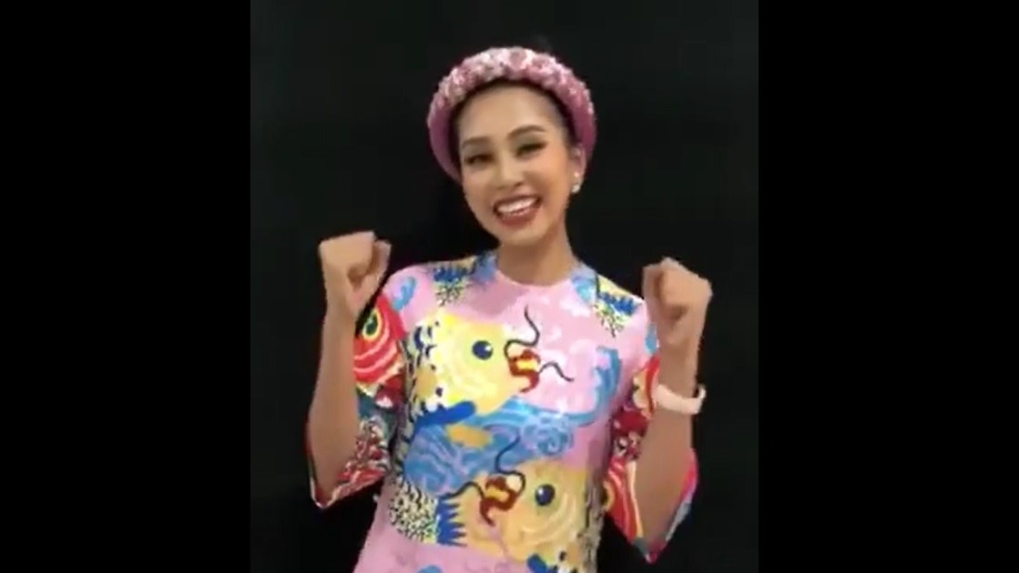 Tieu Vy chuc tuyen Viet Nam: 'May anh oi, nho vo dich nha' hinh anh