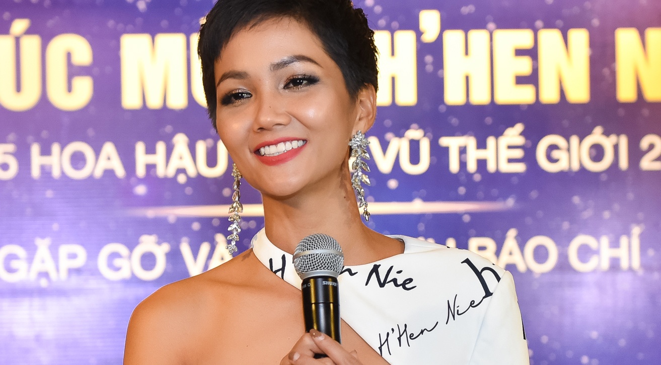 H'Hen Nie xin loi vi lam mat nhan dat tien cua Le Hang o Miss Universe hinh anh