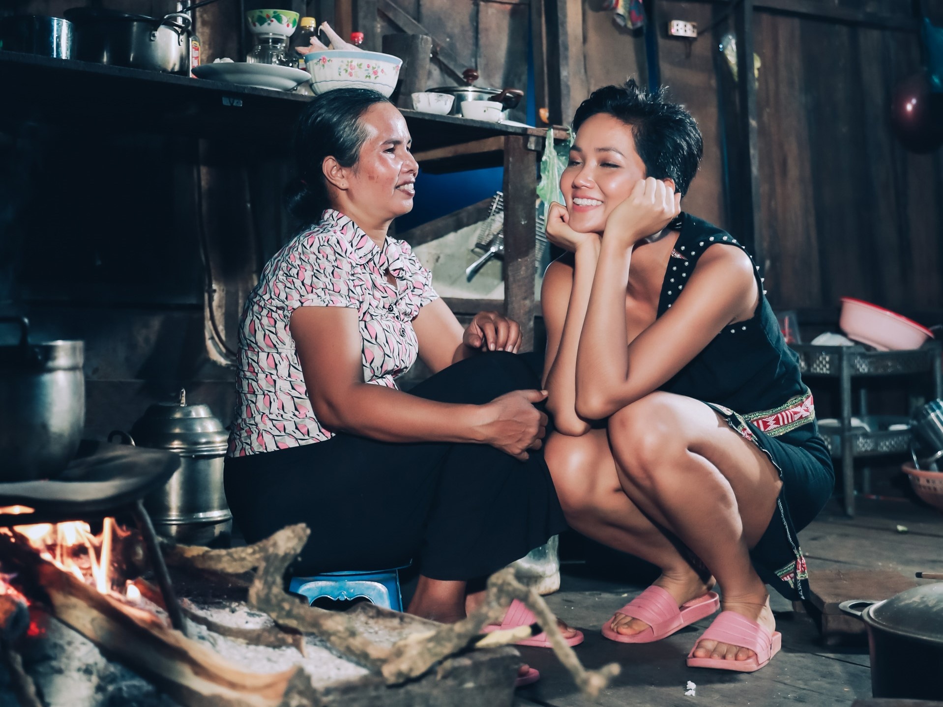 Anh gian di cua H'Hen Nie va me gay sot trong cong dong quoc te hinh anh