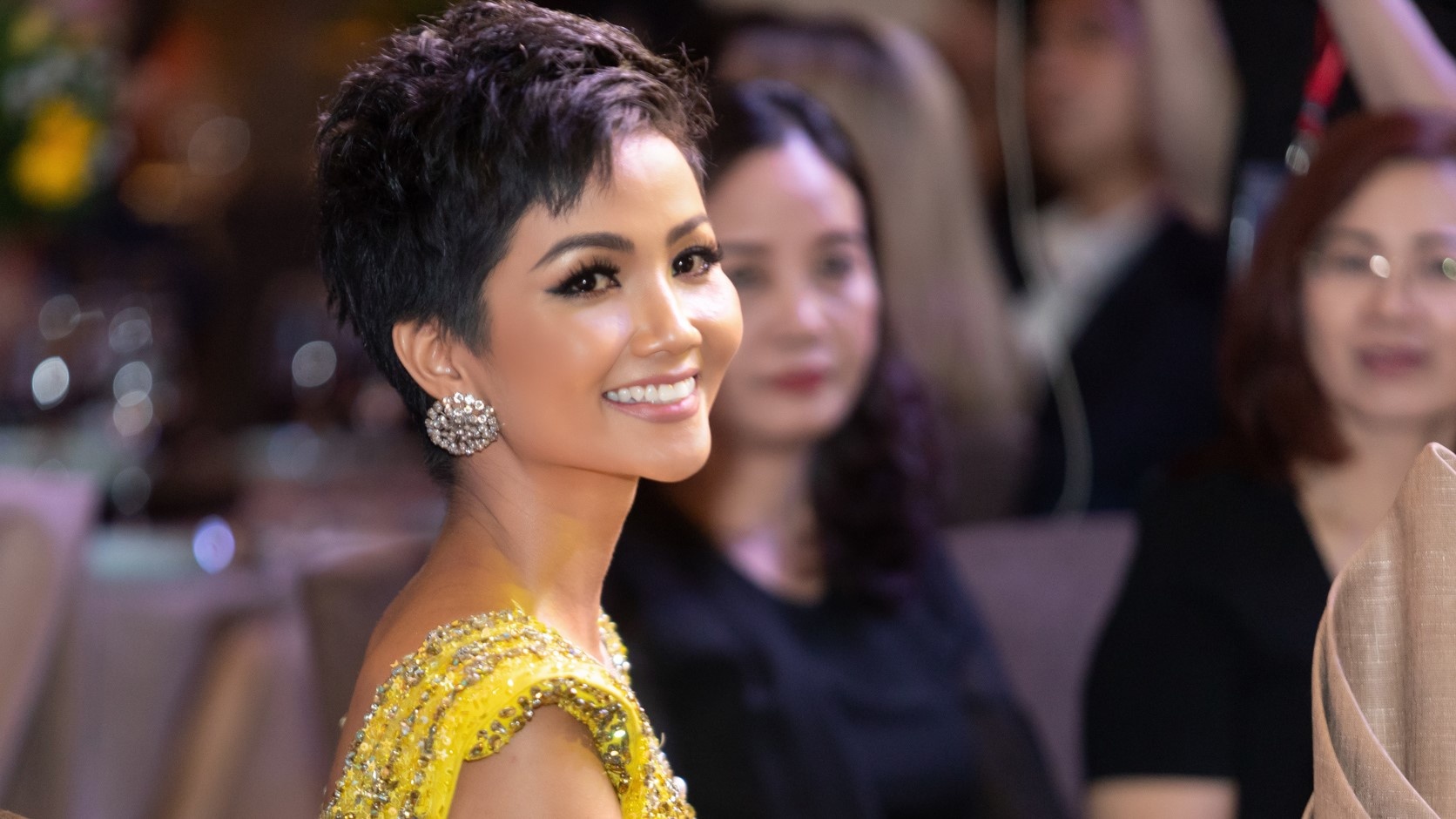 H'Hen Nie thua nhan dang yeu: 'Anh hon 3 tuoi, rat quan tam gia dinh' hinh anh