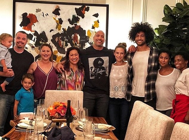 the rock mua nhà cho mẹ ảnh 3 the rock mua nha cho me anh 3