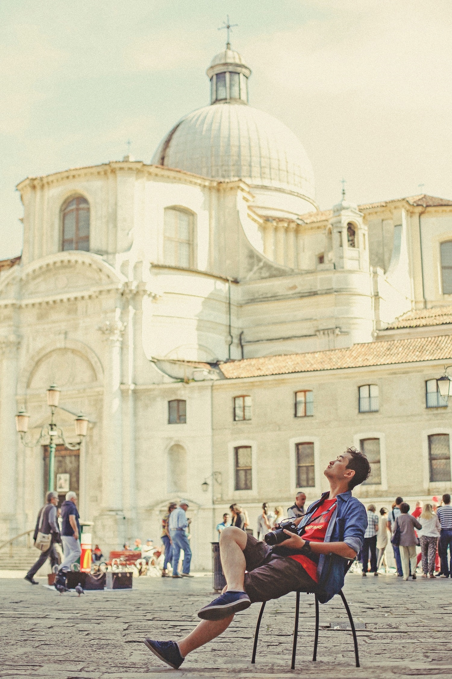 1 ty dong di 20 nuoc anh 2