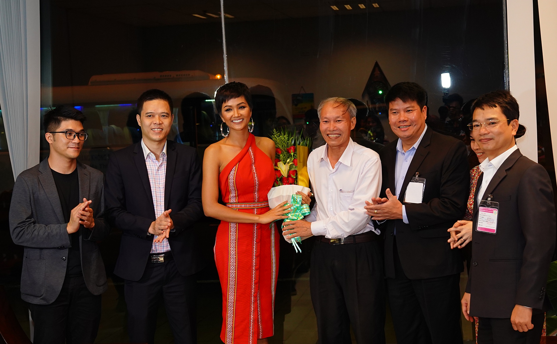 h hen nie ve que anh 1