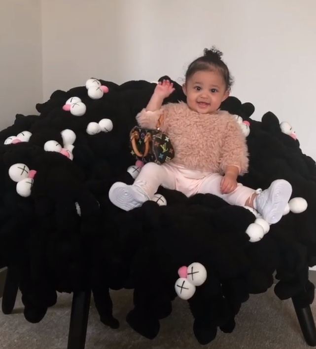 con gái kylie jenner quà đắt đỏ ảnh 1 con gai kylie jenner qua dat do anh 1