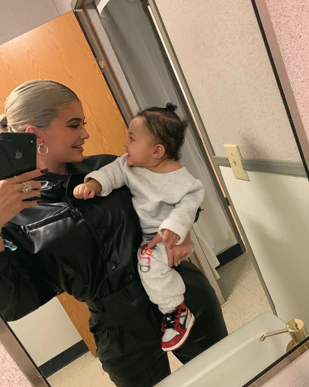 con gái kylie jenner quà đắt đỏ ảnh 6 con gai kylie jenner qua dat do anh 6