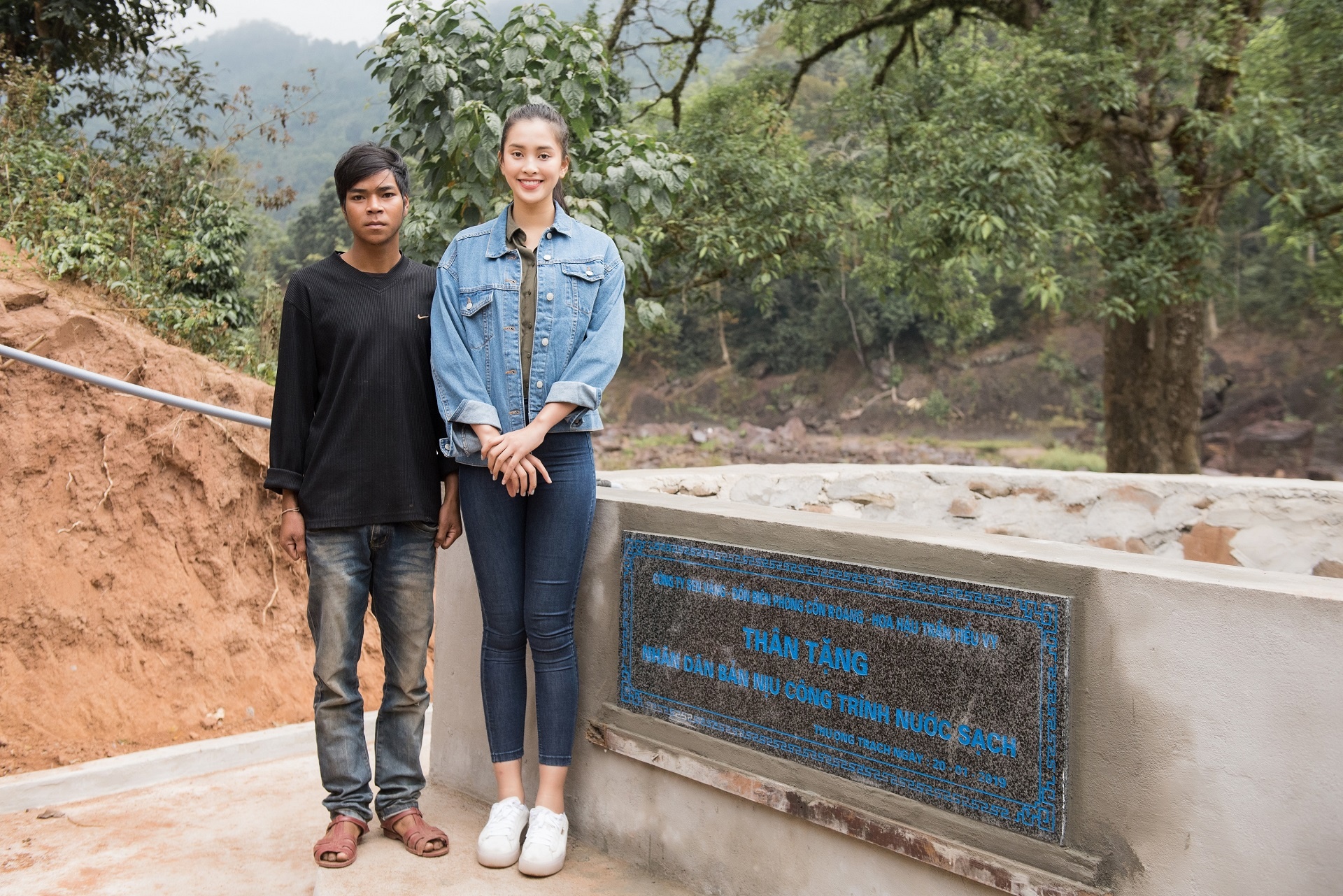 tieu vy tham gieng o ban niu anh 4