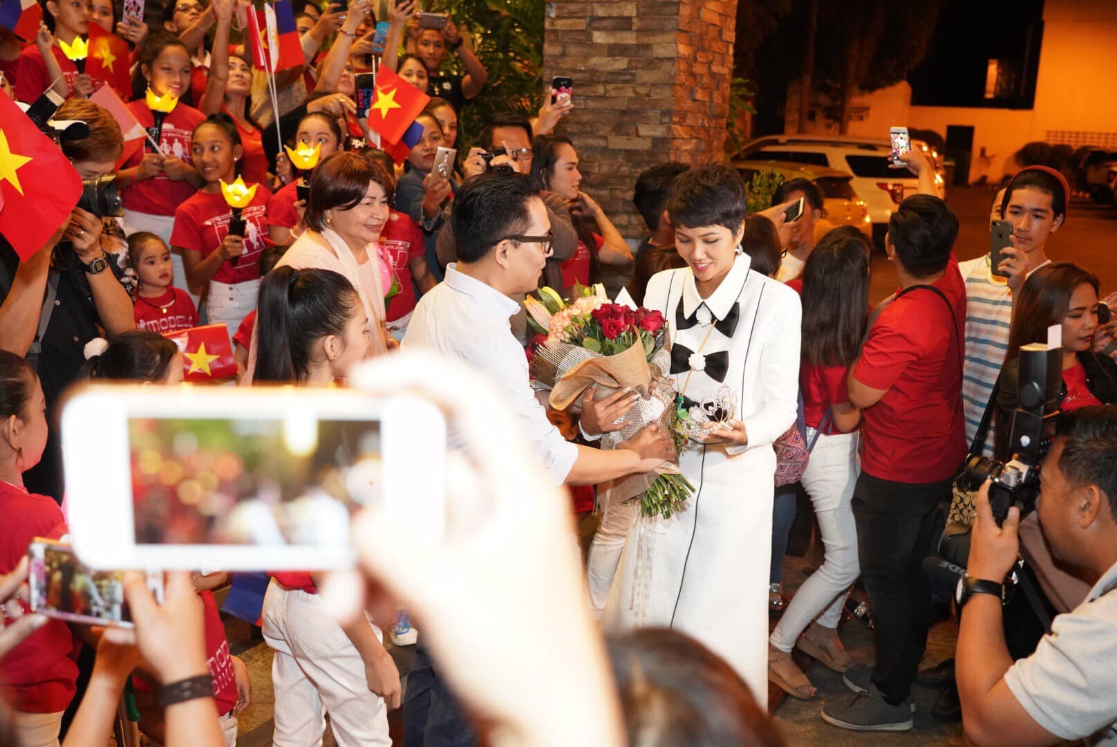 h hen nie philippines anh 2