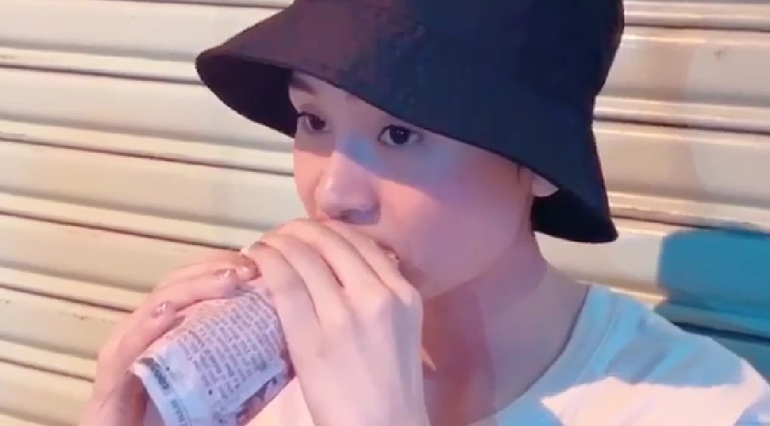 Sao Viet an banh mi, tat bat chay show nhung ngay cuoi nam hinh anh