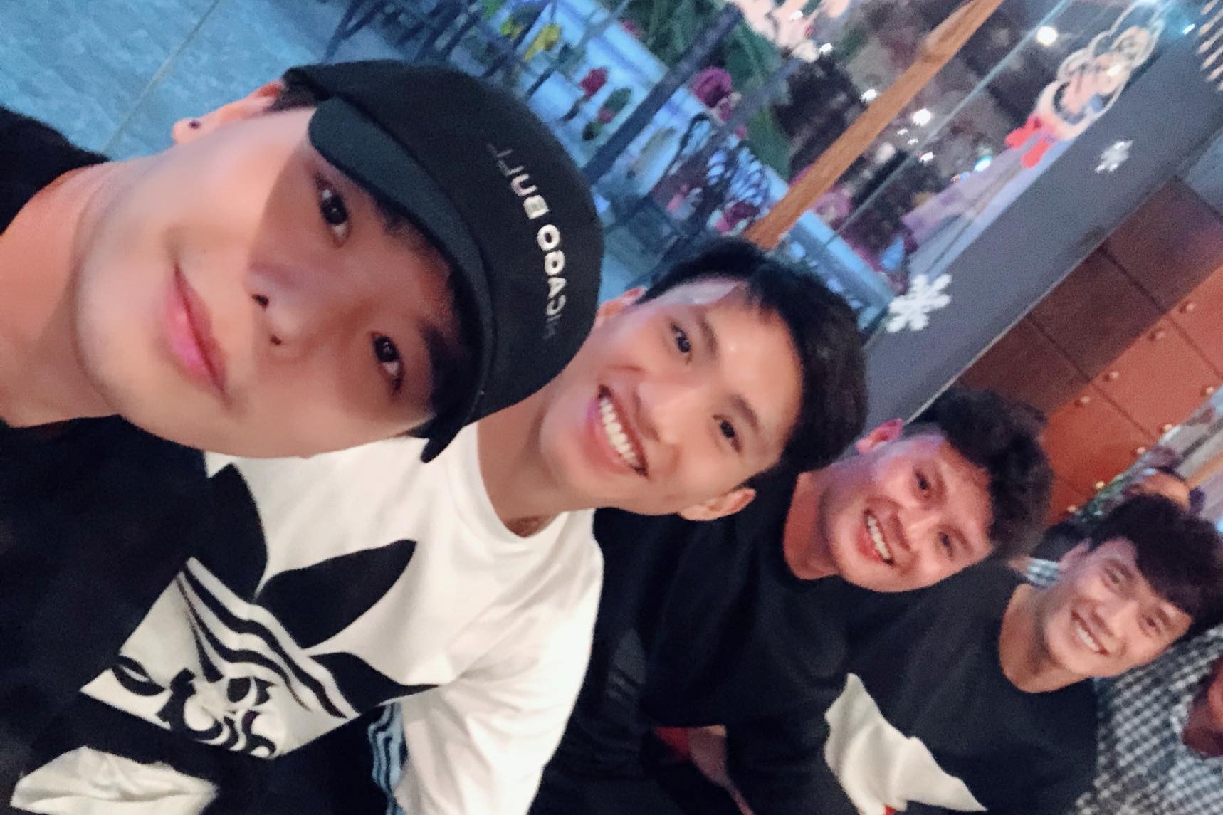 Trinh Thang Binh tham doi bong cu co Quang Hai, Duy Manh va Van Hau hinh anh