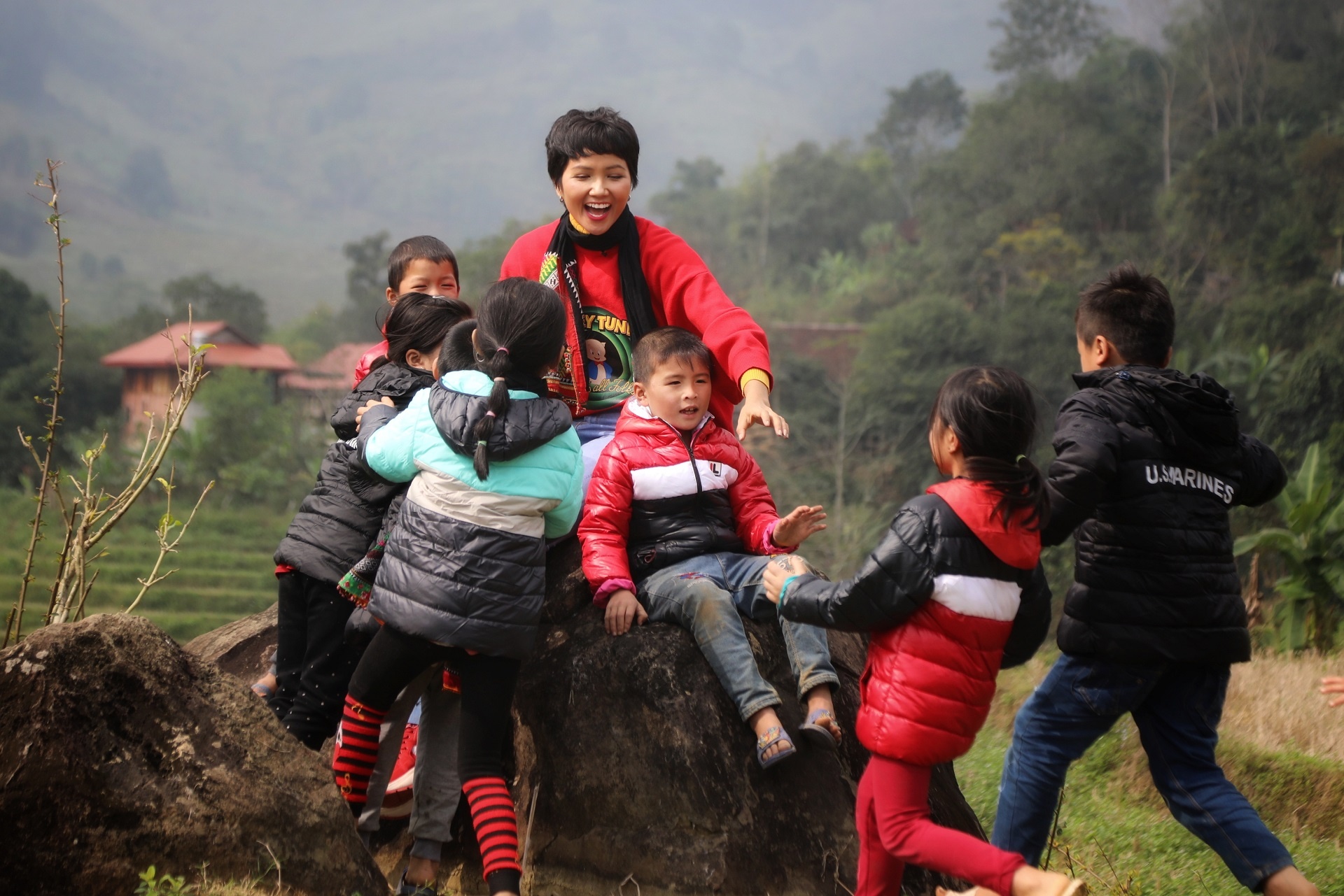 hoa hau viet truyen cam hung anh 2