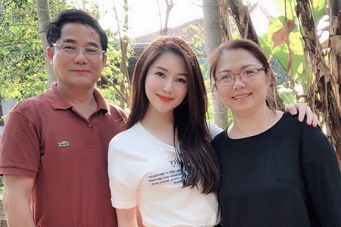 Huong Tram ve Nghe An an Tet, Hoa Minzy mong som ve que voi cha me hinh anh