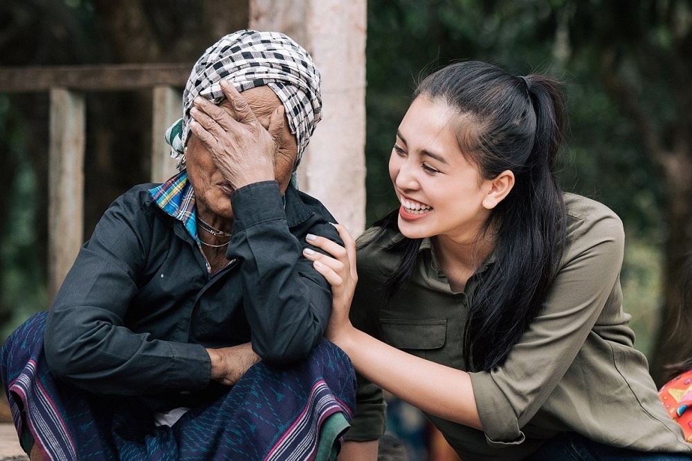 Nhung hinh anh dep cua cac Hoa hau Viet ngay can Tet 2019 hinh anh