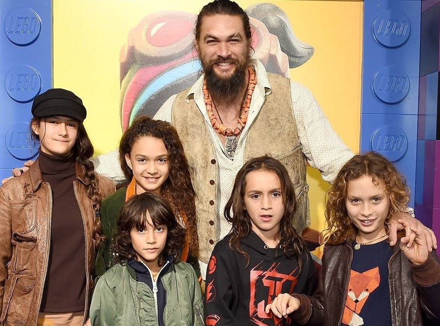 Tai tu 'Aquaman' va loat sao dua dan con di xem phim, tao dang vui ve hinh anh