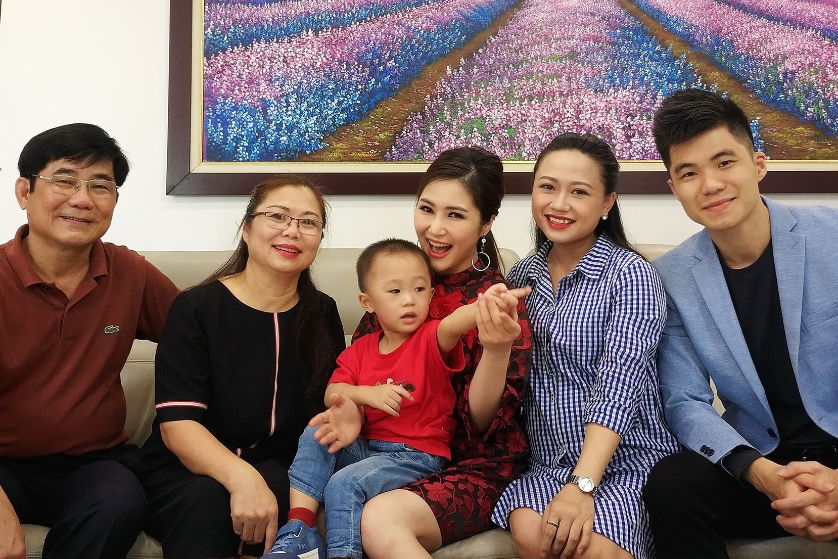 Huong Tram va gia dinh don Tet trong can ho penthouse o Nghe An hinh anh