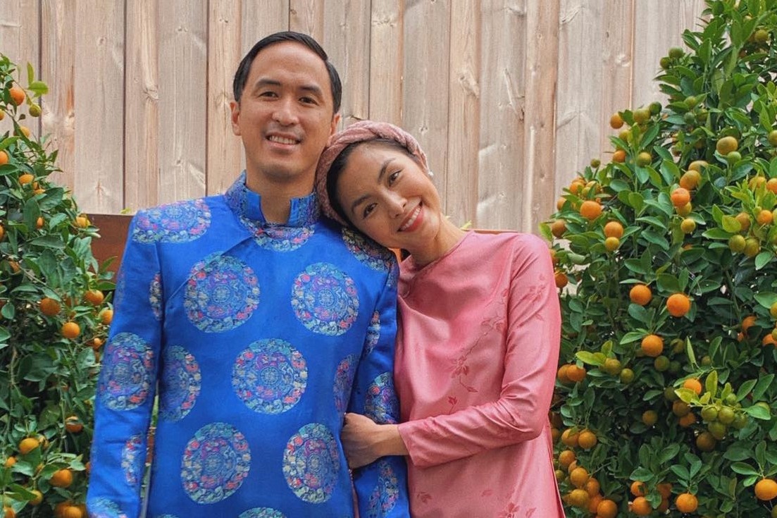 Vo chong Ha Tang xung xinh ao dai, Huyen My ngoi xich lo dao pho Tet hinh anh