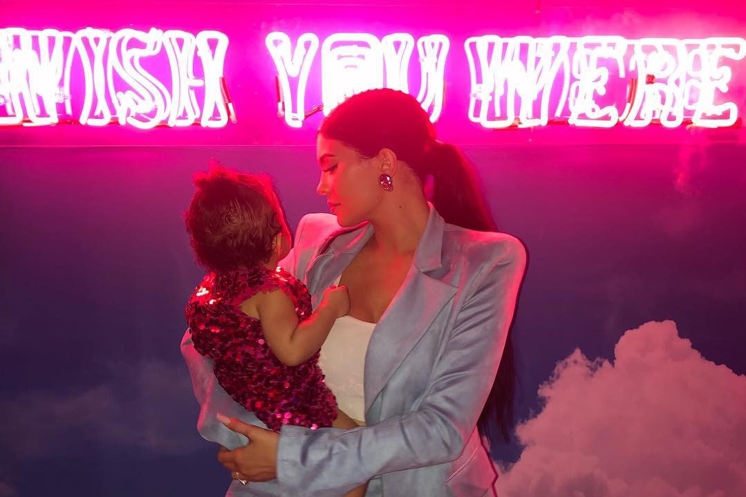 Kylie Jenner thue mot phan phim truong Universal lam sinh nhat con gai hinh anh