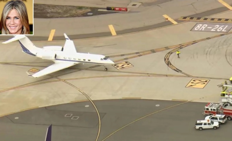 máy bay jennifer aniston rơi bánh ảnh 1 may bay jennifer aniston roi banh anh 1