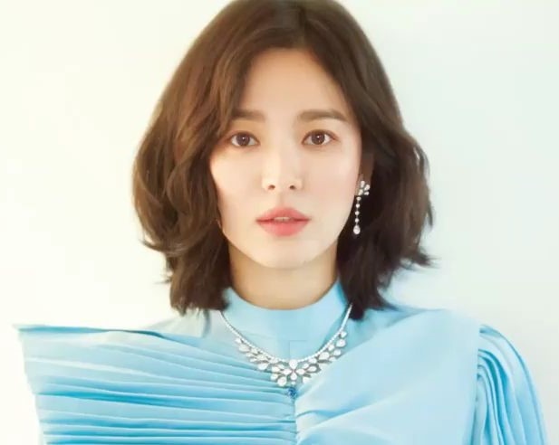 Giua tin don ly hon, Song Hye Kyo tra loi 'khong nuoi tiec qua khu' hinh anh