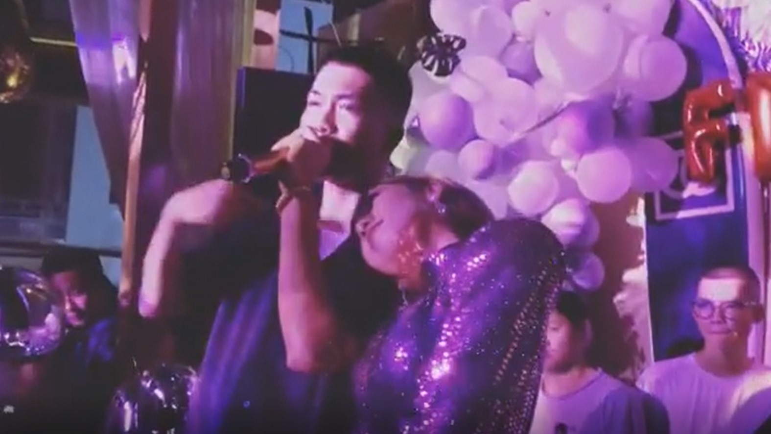 Emily tinh tu tua vai Big Daddy khi hat live 'Muon ruou to tinh' hinh anh