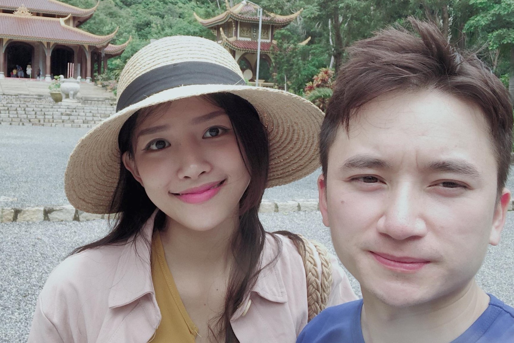 Tinh yeu 3 nam cua Phan Manh Quynh va ban gai xinh dep hinh anh