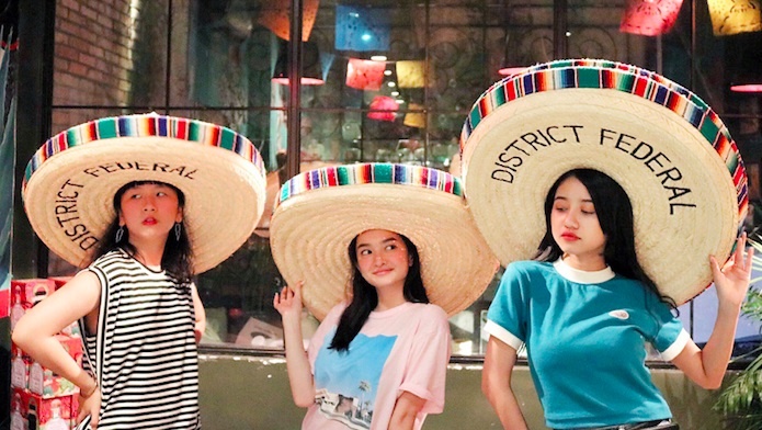 nhung hoi ban than showbiz anh 13