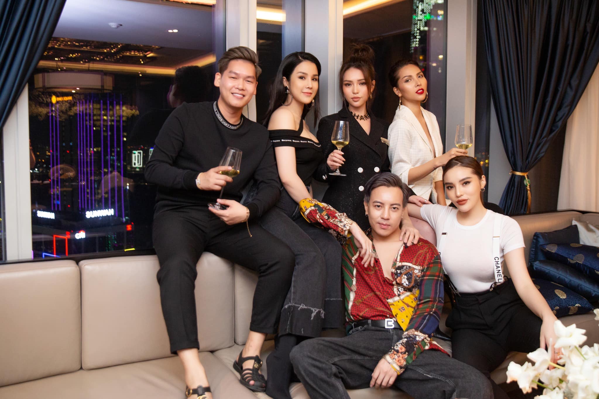 nhung hoi ban than showbiz anh 3