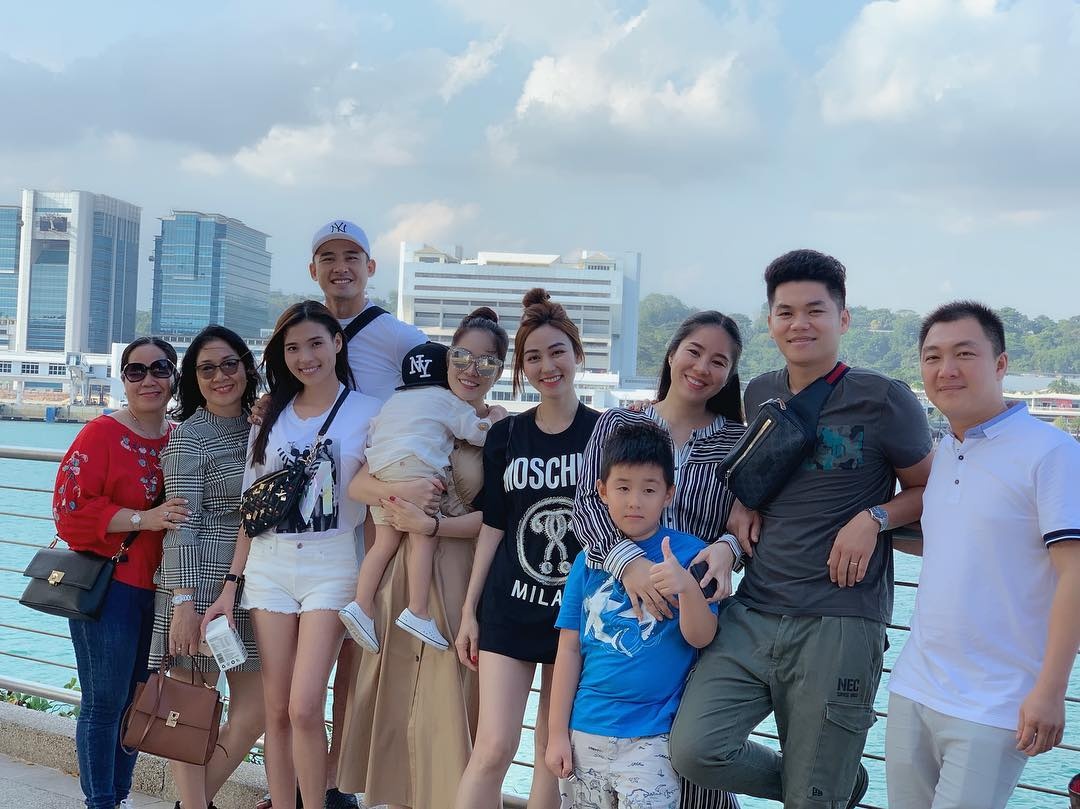 nhom ban than ngan khanh anh 2