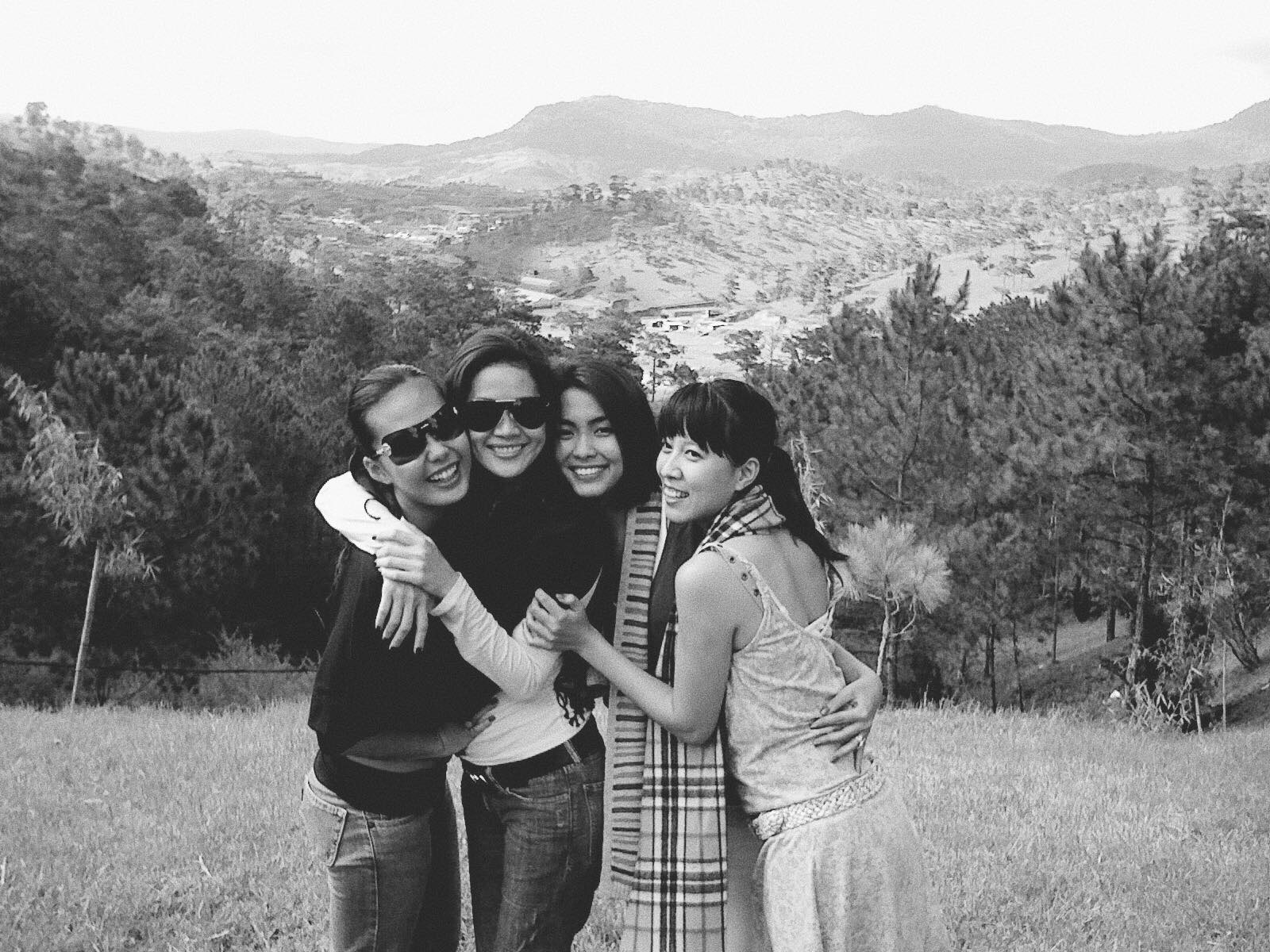 nhung hoi ban than showbiz anh 7