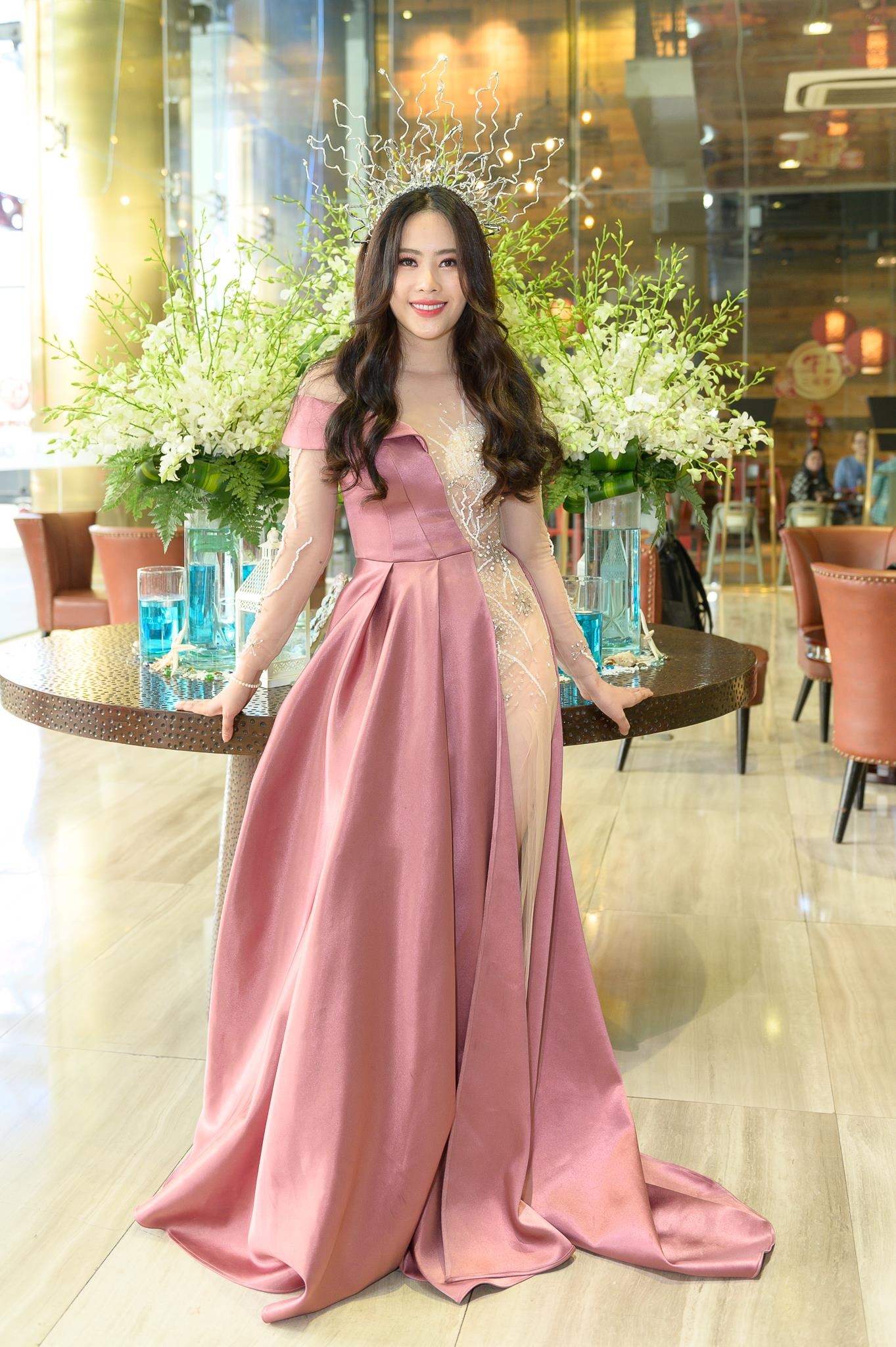 hoa hau sieu quoc gia minh tu anh 11