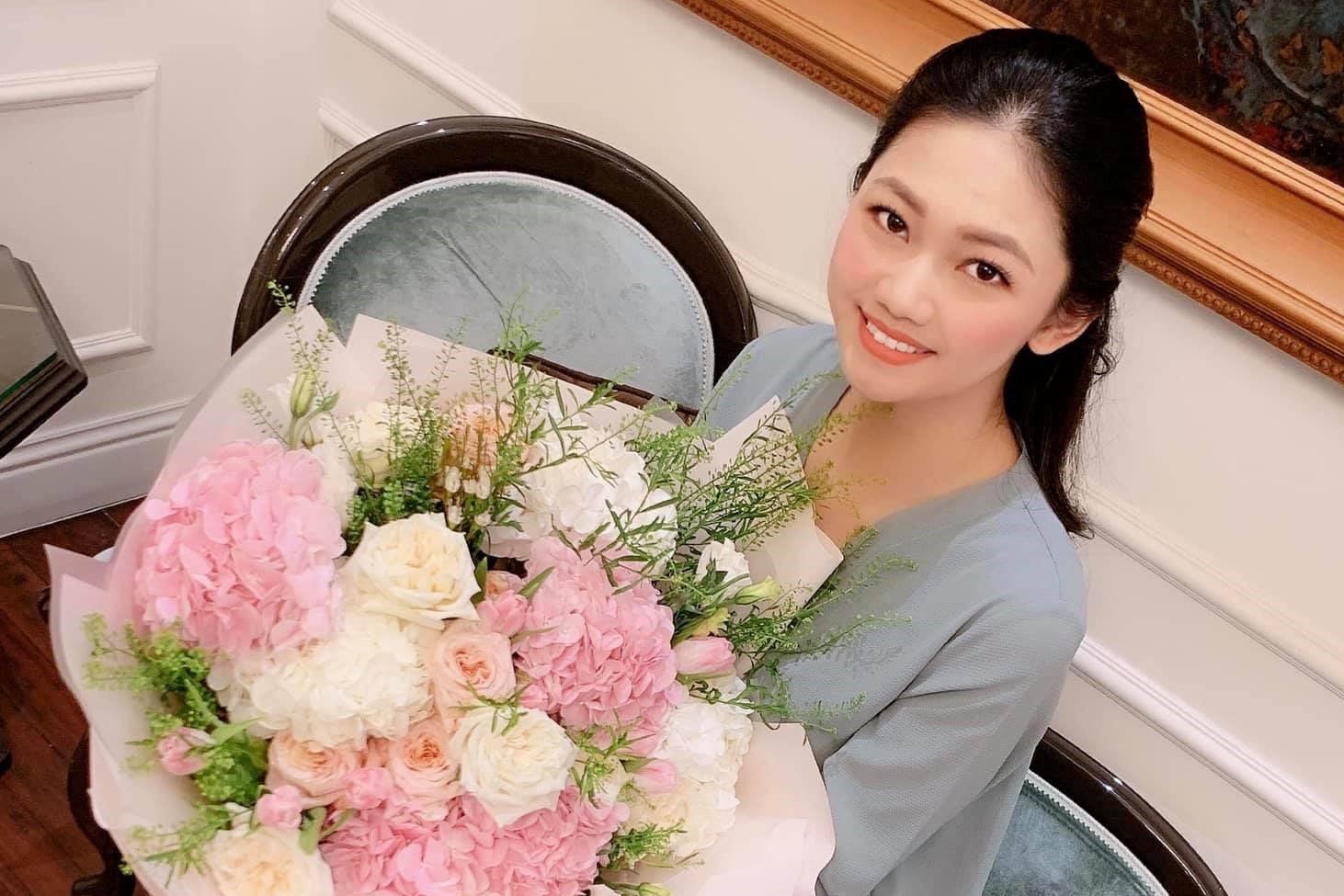 A hau Thanh Tu co bau 6 thang voi chong doanh nhan hinh anh