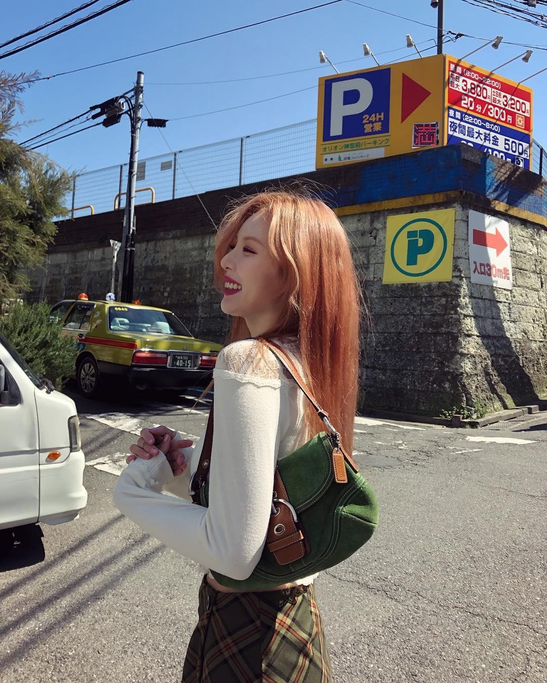 hyuna khoe eo sieu nho ben ban trai anh 10