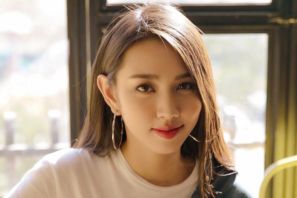 'La top 5 HHVN, toi van o tro 6 trieu/thang va di xe om, dau co sao' hinh anh