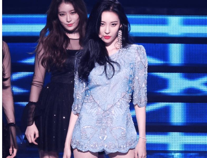 Kpop bi tinh duc hoa - nu than tuong vua la trinh nu, vua la gai diem hinh anh