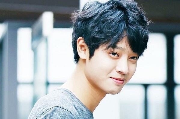 Jung Joon Young ham gai, ham me tinh duc benh hoan tu nam 22 tuoi hinh anh