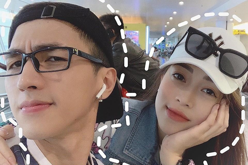 Binh An va ban gai A hau Phuong Nga du lich nuoc ngoai, deo nhan doi hinh anh