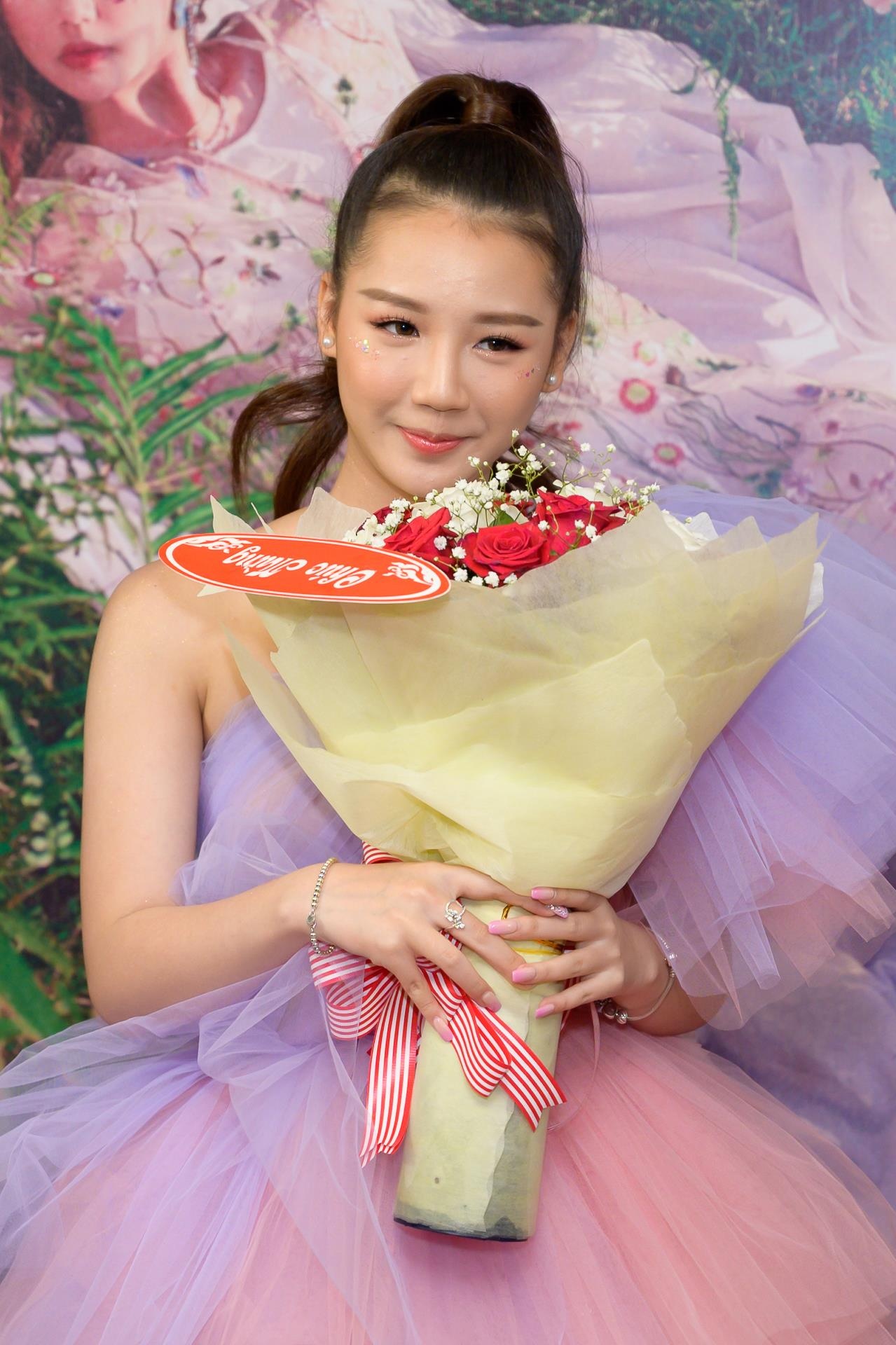 amee ca si sinh nam 2000 anh 2