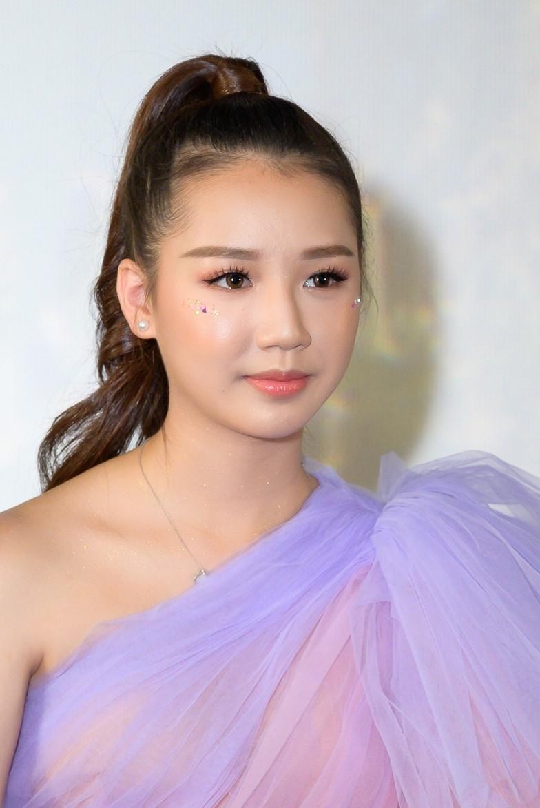 amee ca si sinh nam 2000 anh 9