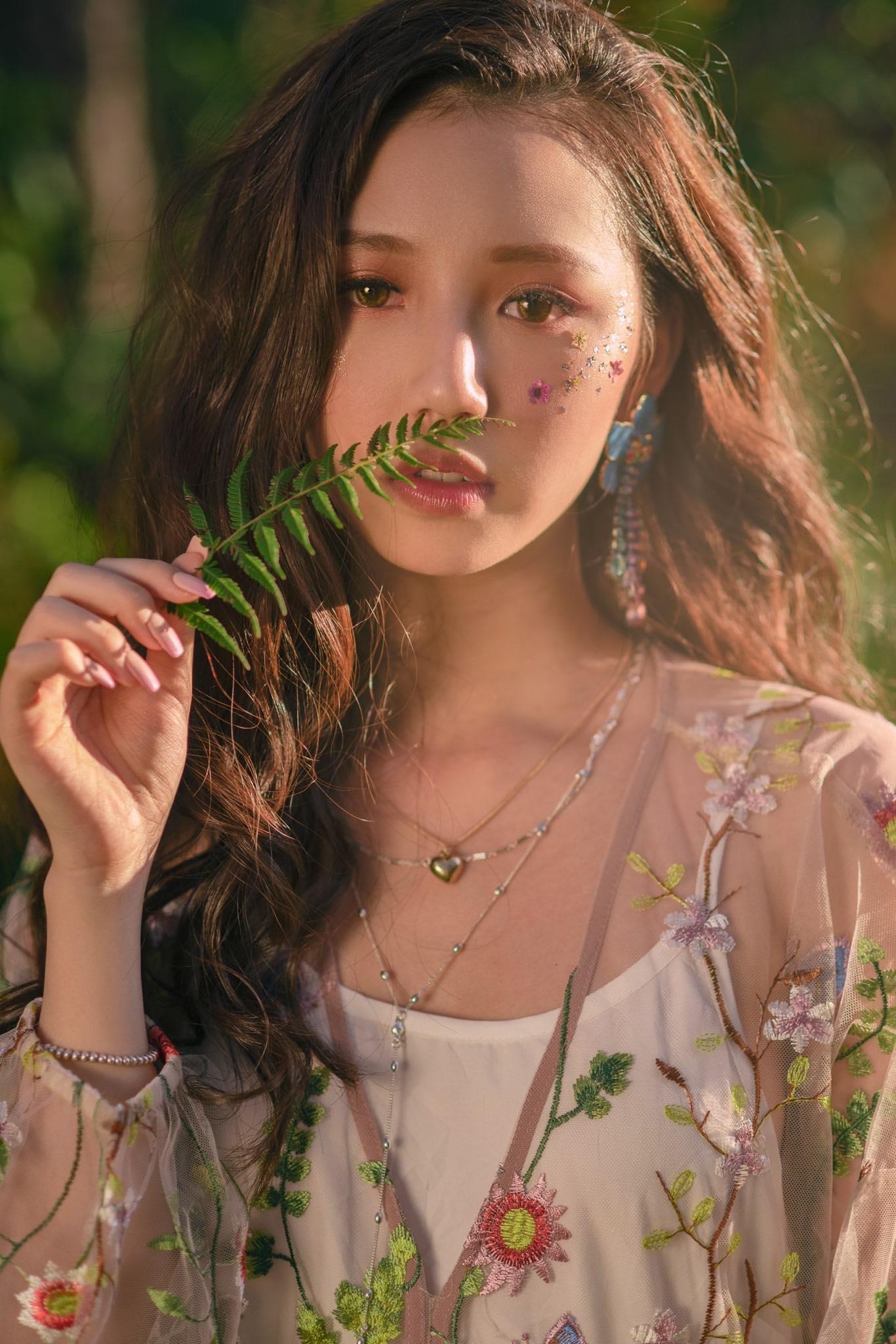 amee ca si sinh nam 2000 anh 11