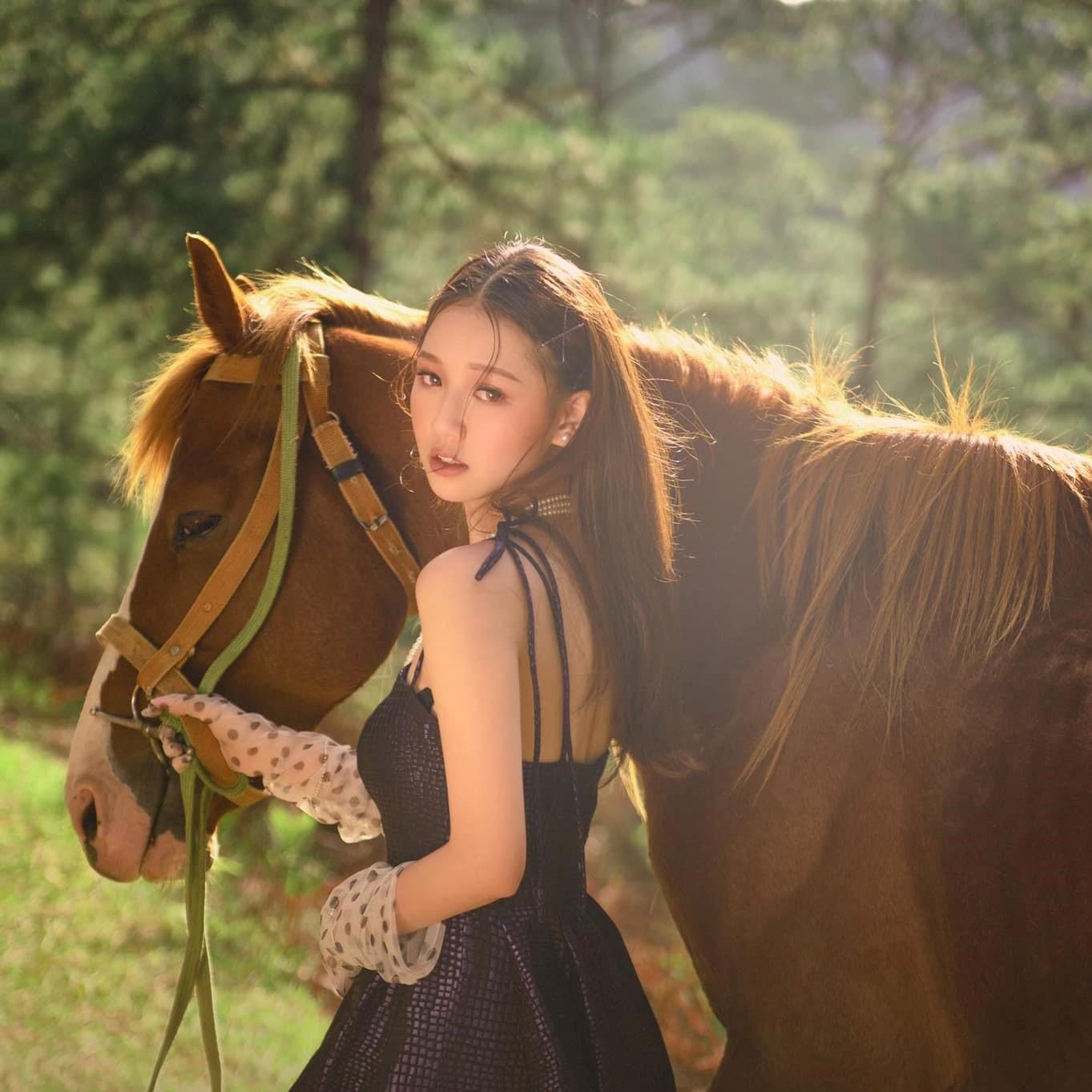 amee ca si sinh nam 2000 anh 12