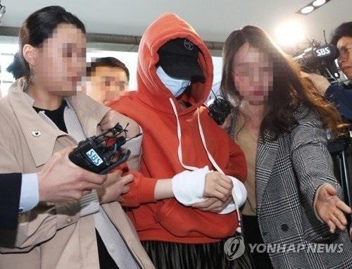 hwang hana bị bắt ảnh 1 hwang hana bi bat anh 1