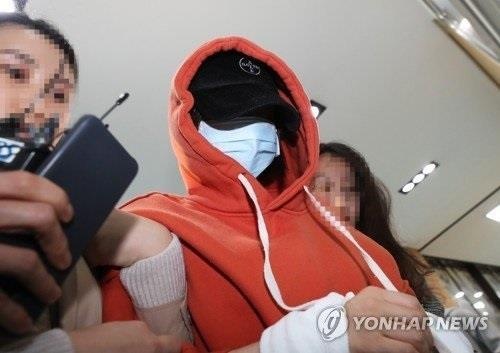 hwang hana bị bắt ảnh 2 hwang hana bi bat anh 2