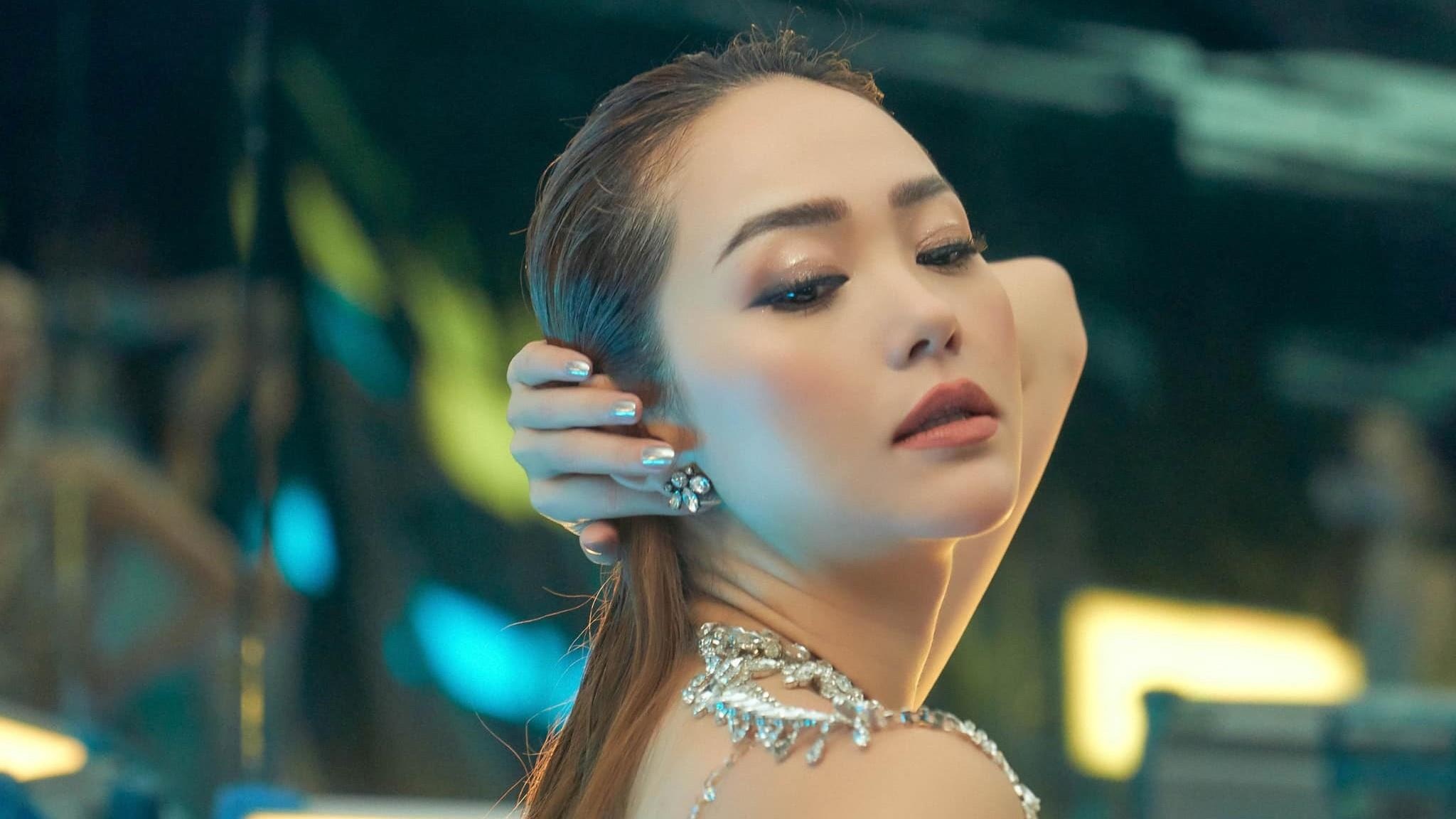 Clip Minh Hang nhao lon thanh cong trong khi tap hinh anh