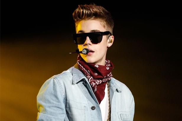 Justin Bieber bat ngo tung teaser ca khuc ket hop voi hon 30 ngoi sao hinh anh