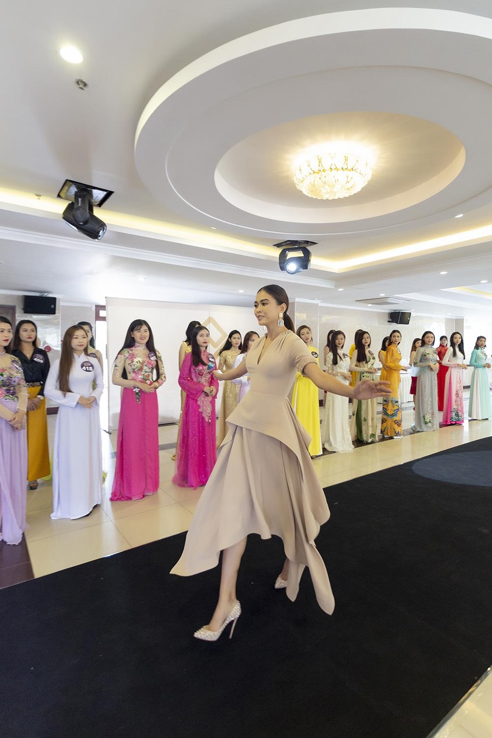 thi sinh hoa hau ban sac viet toan cau 2019 anh 3